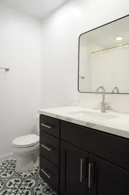 Quaint 2BR near Mall & Beaches - Image 5