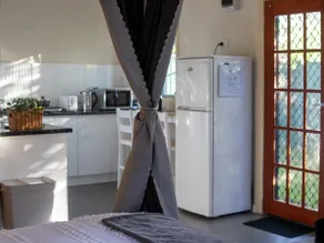 Relaxing Guesthouse near Airport - Image 4
