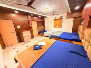 AC Deluxe Family Room near Mahakal Temple (900mtr) - Image 2