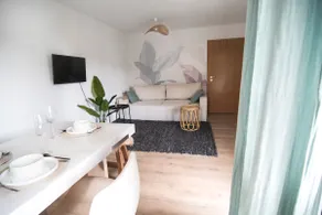 New: Chic 3-room apartment, up to 6 people, central - Image 3