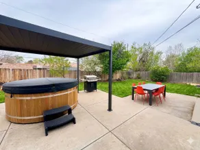 Modern Retreat w/ Hot Tub, Peloton, Gym, and BBQ - Image 3