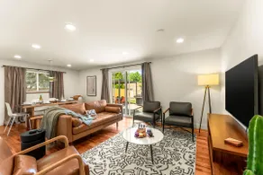 Modern Retreat w/ Hot Tub, Peloton, Gym, and BBQ - Image 4