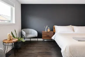 New Designer Luxury Home | Free Parking - Image 4