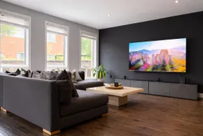 New Designer Luxury Home | Free Parking - Image 2