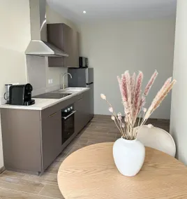 Charming 2 bedroom, all comforts - Image 3