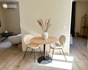 Charming 2 bedroom, all comforts - Image 2