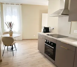 Charming 2 bedroom, all comforts - Image 5