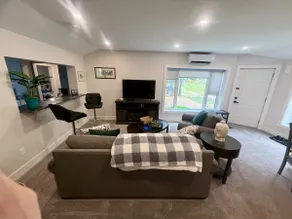 Lakefield Lounge House - Image 3