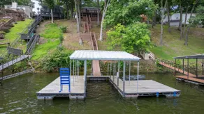 Relaxing 4-Bed Lakefront Home with Private Dock - Image 5
