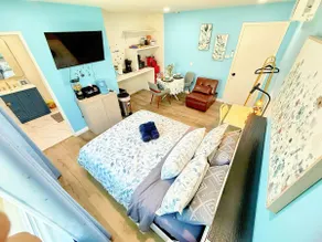 Sunny & Airy Studio | Sofa Bed Close to Disney - Image 2