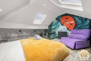 West Didsbury Retreat l Cinema l Sleeps 8 - Image 5