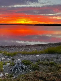 Lake house! Private off shore fishing! Sleeps 6 - Image 3