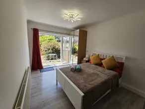 Fantastic 4 Apartments - Image 5
