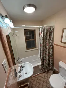 Charming Upstairs 2 Bedroom Gem w/Heated Parking - Image 5