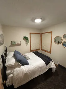 Charming Upstairs 2 Bedroom Gem w/Heated Parking - Image 4