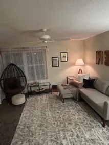 Charming Upstairs 2 Bedroom Gem w/Heated Parking - Image 2