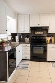 Lakefront Apartment ~Charlottes Lake Escape ~ - Image 3