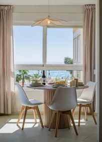 Renovated by the sea, pool, A/C and pets - Image 2