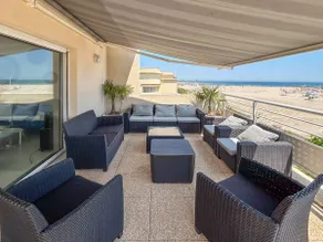 Fisherman's house: on the beach - Image 4