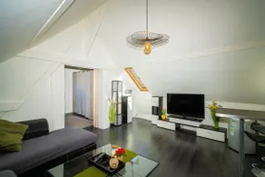Charming Cocoon | Wi-Fi & A/C | Old Farmhouse - Image 2