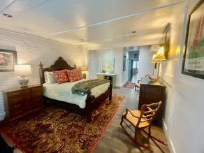 Honey House Airbnb (B) - Image 2