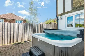 The Roost Group - Brands Hatch 6 Bedroom Home - Image 2