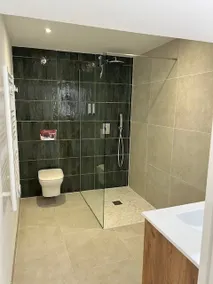 Suite with private hot tub - Image 3