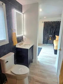 Modern Tiny Home off Oakhill - Image 2