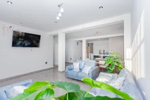 Spacious and modern apartment in Urb Latina - Image 2