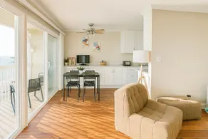 Ocean Haven Beachfront Getaway by Redondo Pier - Image 3