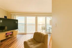 Ocean Haven Beachfront Getaway by Redondo Pier - Image 4