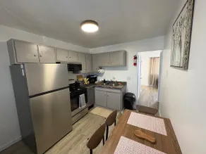 Delightful 1BR Apt in Sycamore - Image 2