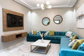 Panoramic Coastal Apartment with Elegant Comfort - Image 4