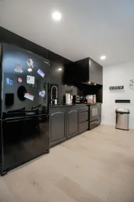 Cute Executive Basement Suite - Image 5