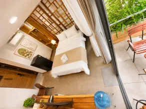 (301MSNK) Luxe Studio with Balcony & Natural Light - Image 2