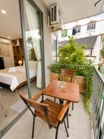 (301MSNK) Luxe Studio with Balcony & Natural Light - Image 5