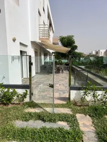 Modern Apartment with Balcony - Image 3