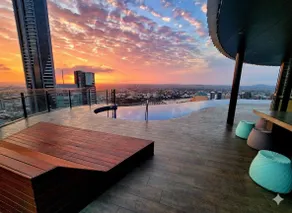 Central location and Stunning views - Image 5