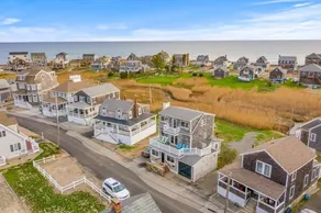 Classic Family-Friendly Beach House in Scituate - Image 2