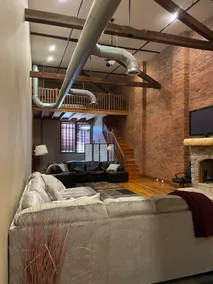Penthouse Suite Downtown Wooster on the Square - Image 3