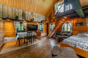 Relax in Authentic Cottage with hot tub & sauna - Image 5