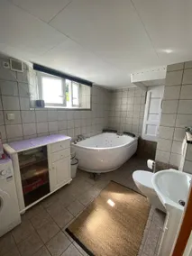 Newly renovated ground floor apartment - Image 2