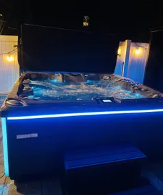 #1 NJ Airbnb | FIFA+Gameroom+Sauna+Hot Tub+NYC/EWR - Image 3