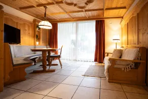 Traditional Cozy Apartment - Image 2
