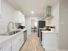 Ocean Breeze Pet-Friendly Sequoia Home - Image 2