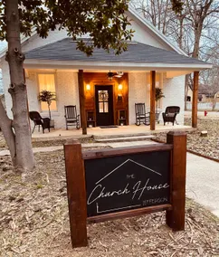 The Church House - Charming Newly Renovated - Image 2