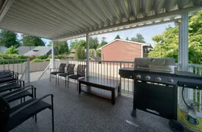 Private renovated home, 5 beds, Central Langley - Image 4
