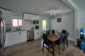 Private renovated home, 5 beds, Central Langley - Image 3