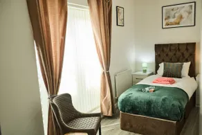 Ampee Guest Suite-Free Parking - Image 4