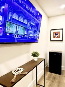 Entire Suite｜AC｜2Queen Bed｜Laundry｜Free St parking - Image 3